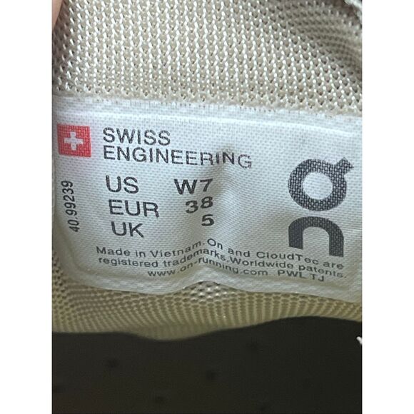 On Running Cloud Women’s 7 Swiss Engineering Neutral Running Shoes Beige Pink - Picture 8 of 8